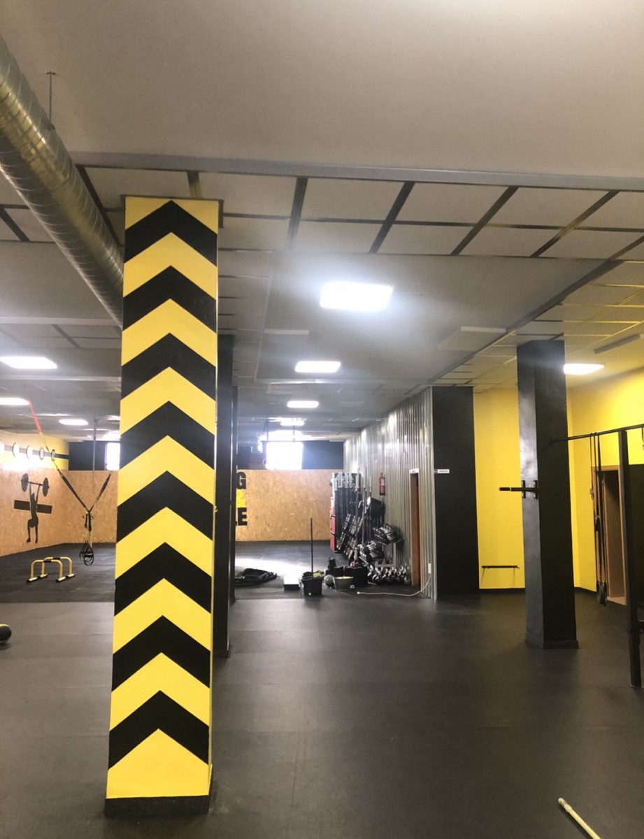 Decoración y diseño de interiores de locales comerciales y negocios - Box Barbacana 3